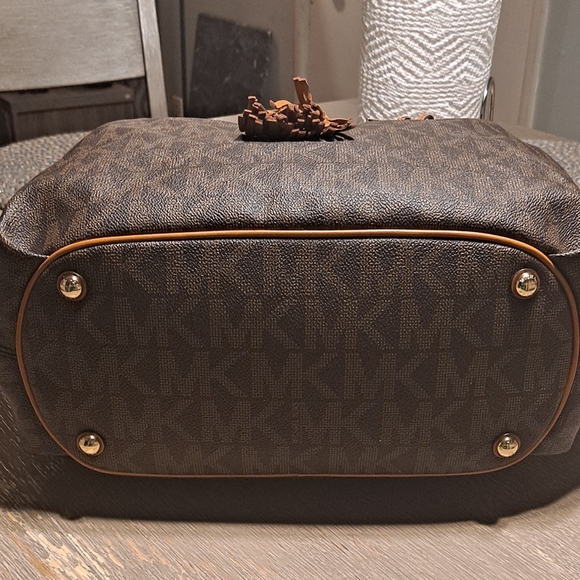 MICHAEL KORS LODLOW SATCHE TOTE Bag - Picture 5 of 16